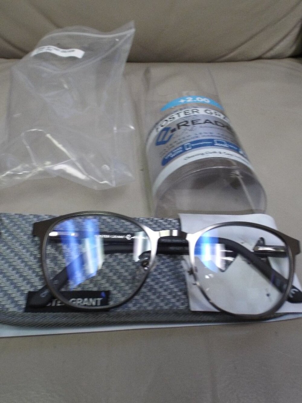 Foster Grant +2.00 strength reading glasses